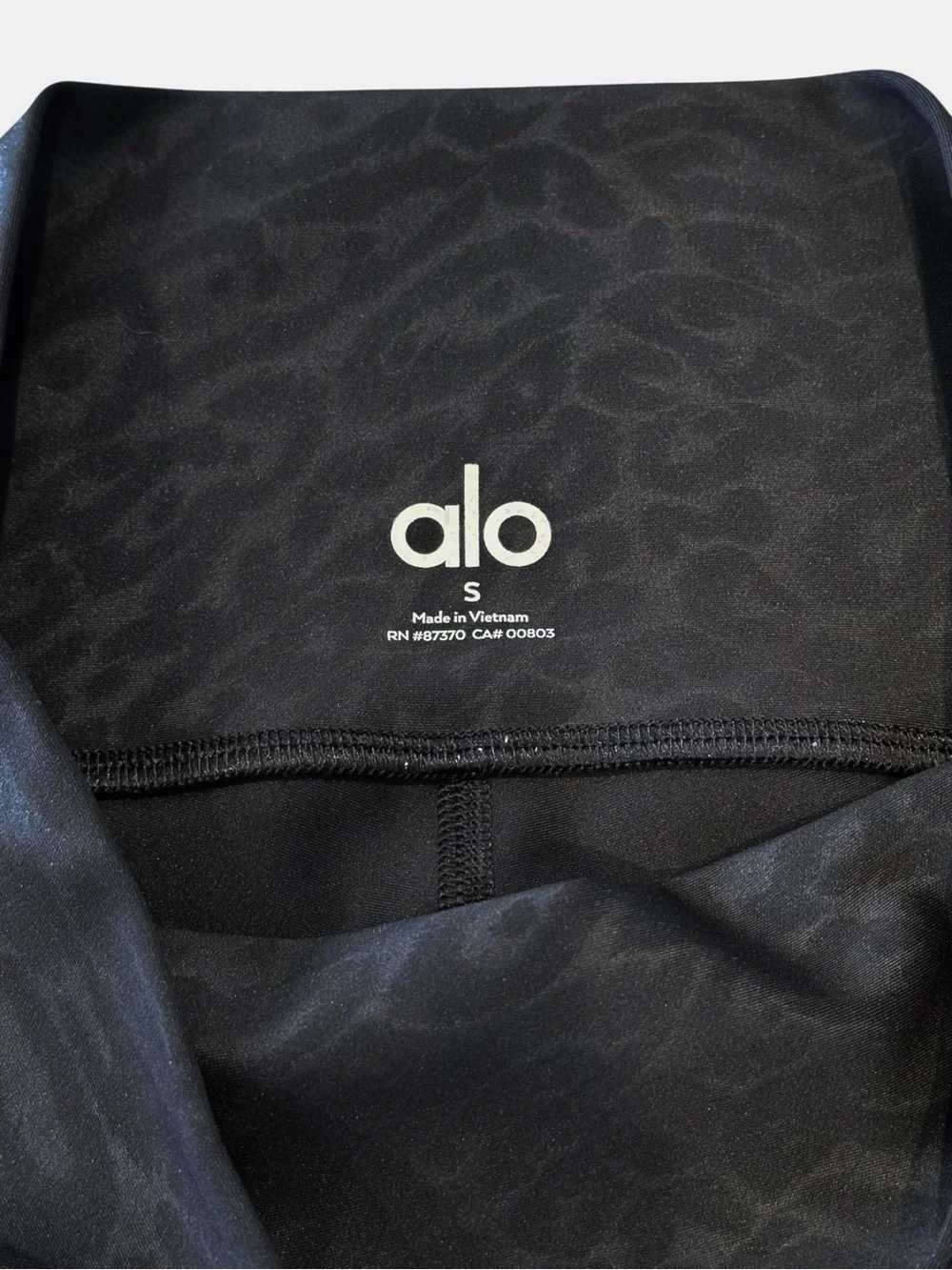 NWOT✨ Alo Yoga Airlift 7/8 High-Waist Leggings Black Animal Print Small